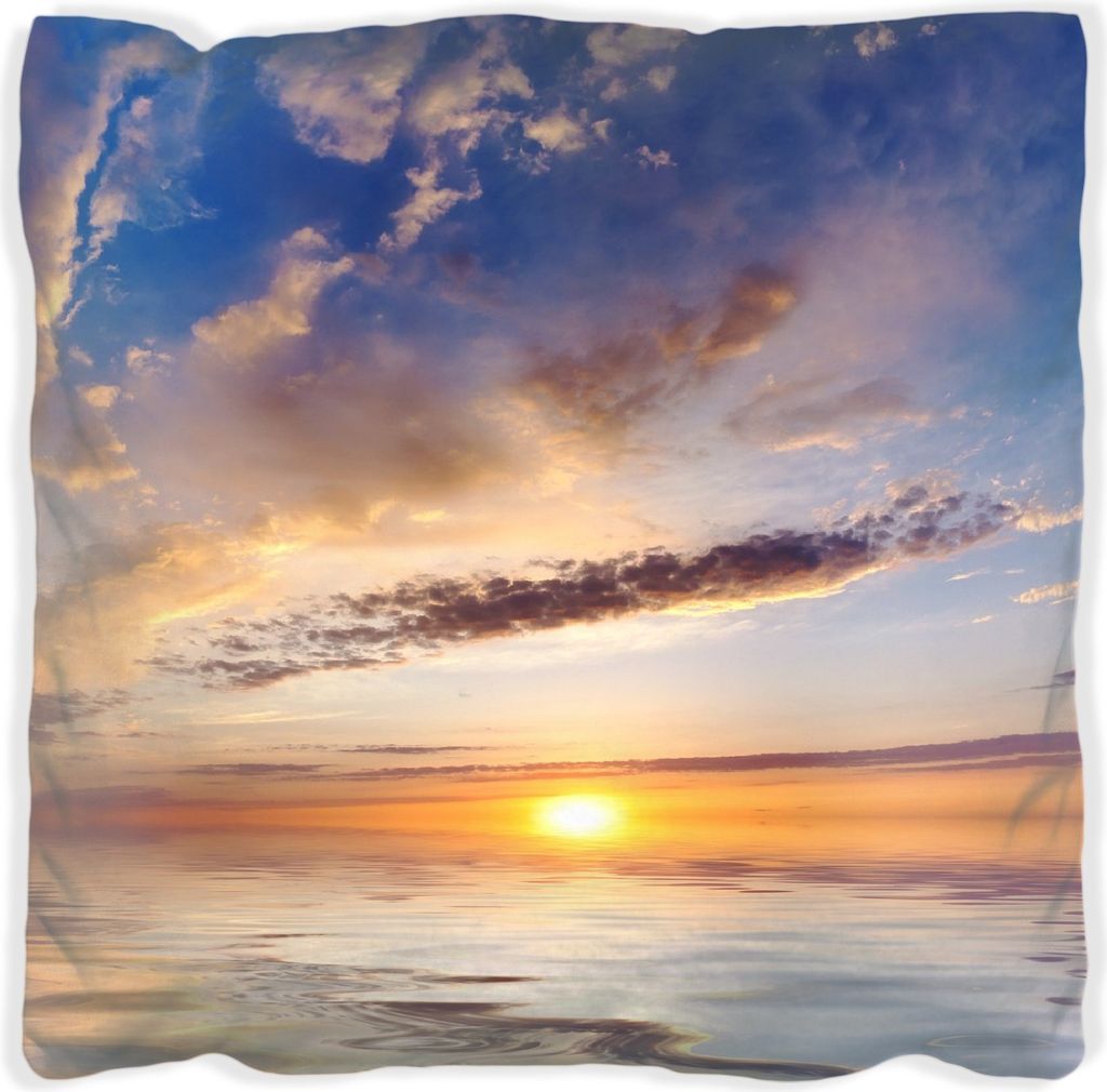 Wallario Premium Kissen, weiche Oberfläche, mit Motiv Sonnenuntergang über dem Wasser, Größe: 30 x 30 cm, mit weißer Rückseite
