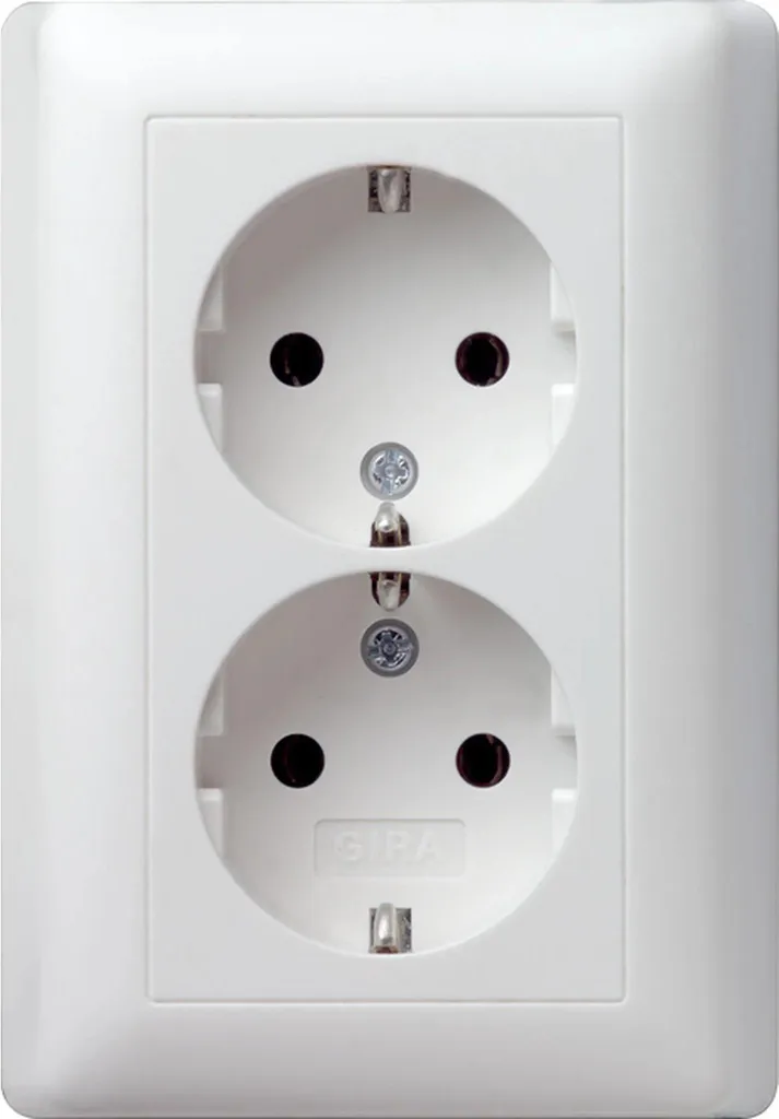 Prise double Gira Schuko : fixez le manque de prises en blanc pur 55