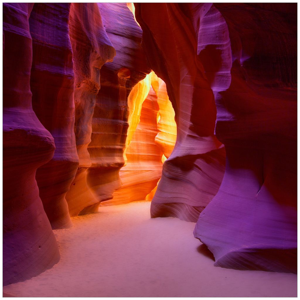 Wallario Möbeldesign / Aufkleber, geeignet für Ikea Lack Tisch - Felsschlucht in Arizona USA - orange und violett in 55 x 55 cm