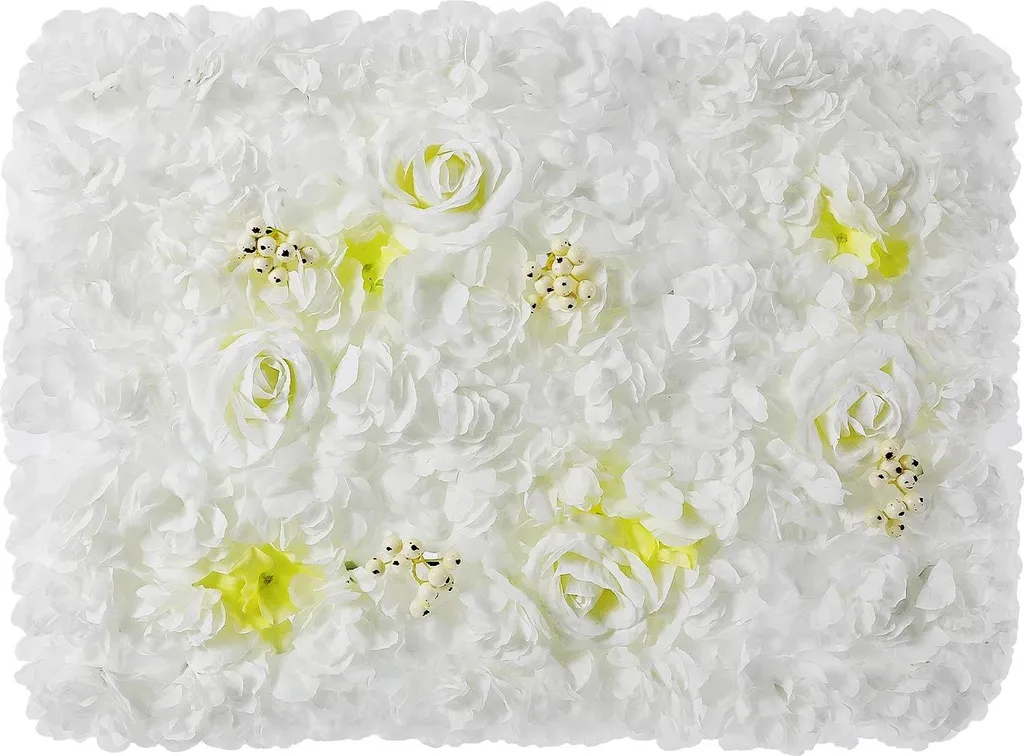 Décoration de mariage : mur de fleurs blanches pour fond de photobooth