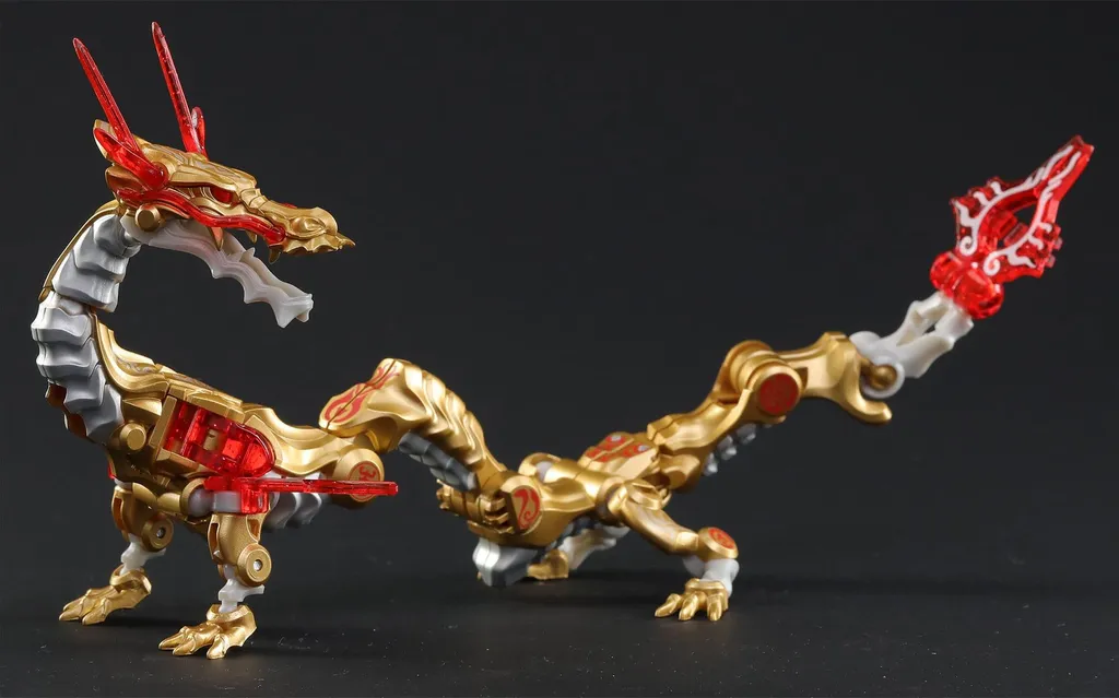 Figurine articulée de 15 cm avec finition dorée pour vitrine geek - 2