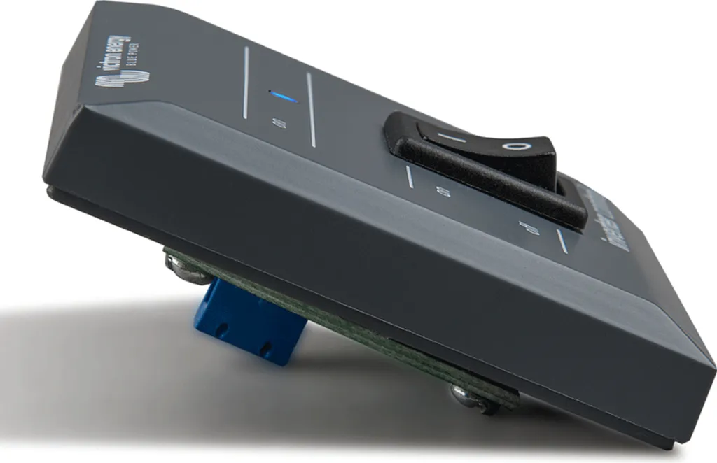 Interface Inverter Control Victron REC040010210R avec LED et Switch - 5