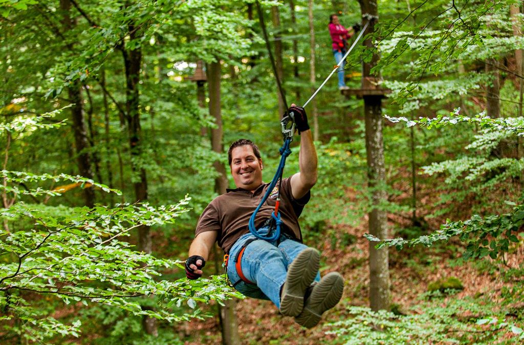 Jochen Schweizer Ziplining und Adventure-Minigolf in der Vulkaneifel; Erlebnis verschenken oder selbst erleben; Gutschein gültig für 1 Person Gru...