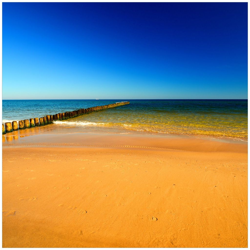 Wallario Magnet für Kühlschrank / Geschirrspüler, magnetisch haftende Folie - 60 x 60 cm, Motiv: Sandstrand in orange - Blaues Meer - Blauer Himmel