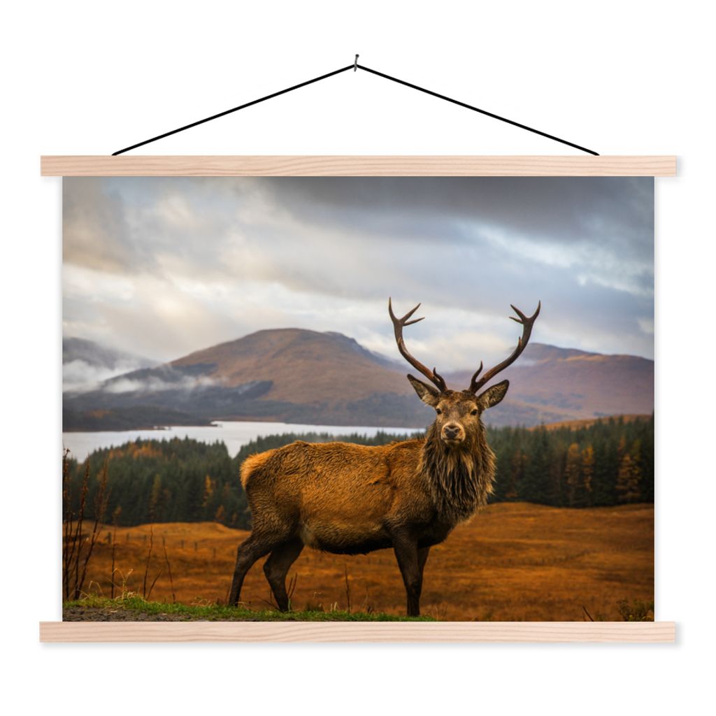 MuchoWow Textilposter Hirsche - Berge - Wasser - Landschaft - Tiere - Bäume 40x30 cm mit holzfarbenen Rahmen - Bilder