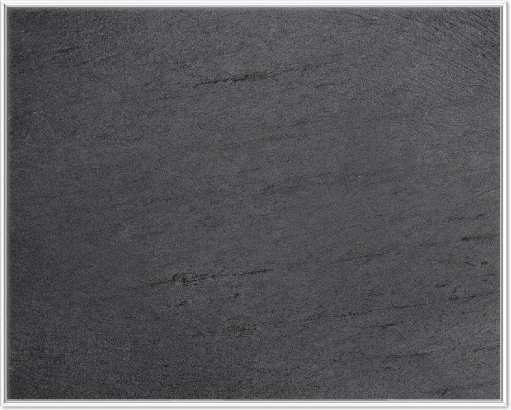 Wallario Wandbild Schwarze Schiefertafel Optik - Steintafel, Größe: 40,30 x 50,30 cm, Poster mit weißem Aluminiumrahmen