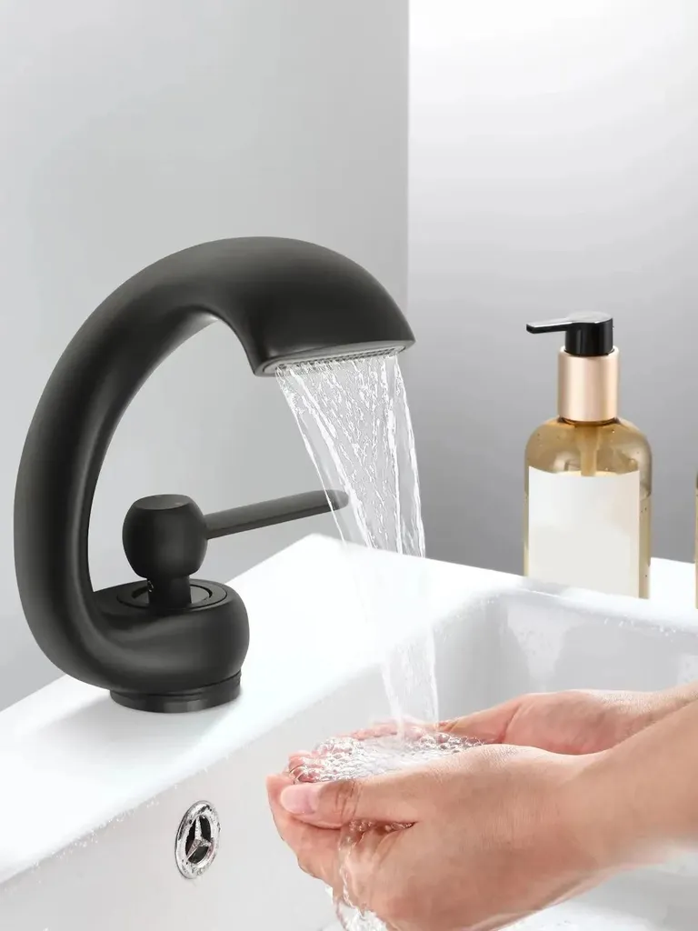 BWE Rubinetto da bagno diffuso a cascata nero 3 fori con tappo di scarico pop-up con troppopieno e linea di alimentazione senza piombo 2 maniglie bagno lavabo lavabo miscelatore quadrato