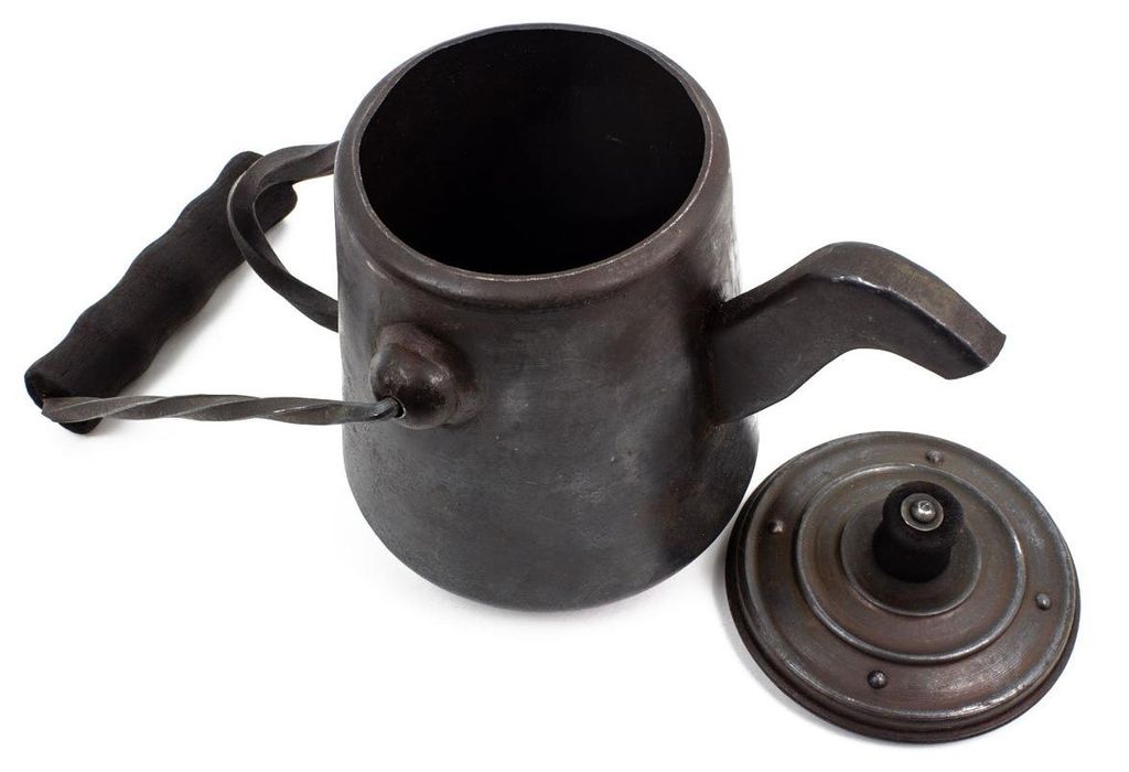 Handgeschmiedete Wasserkanne mit Deckel Produktbild 
