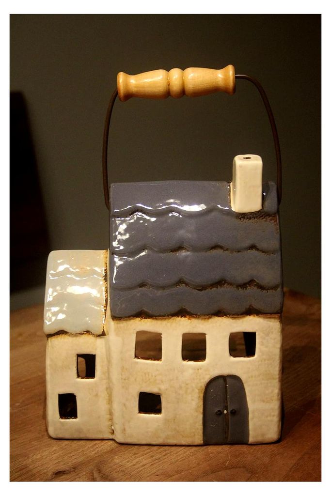 Laterne Haus im Grünen, Keramik, Breite 16,5 cm, Höhe 19 cm, Tiefe 8,5 cm