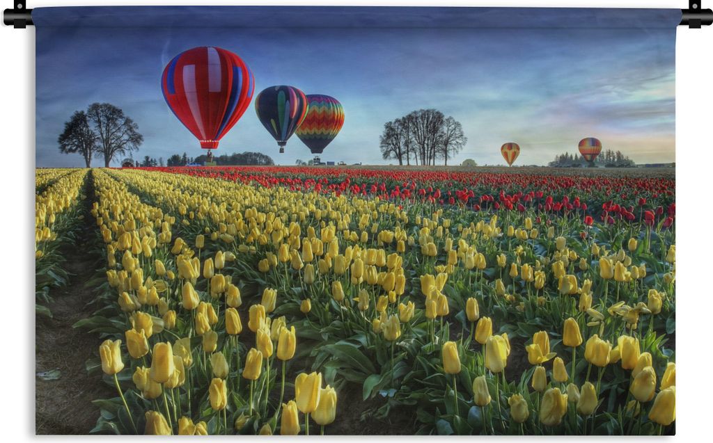 MuchoWow Wandteppich Wandbehang Heißluftballons über einem Tulpenfeld 90x60 cm Tapisserie Dekoration Wandtuch - Wandskulpturen - Bildteppich