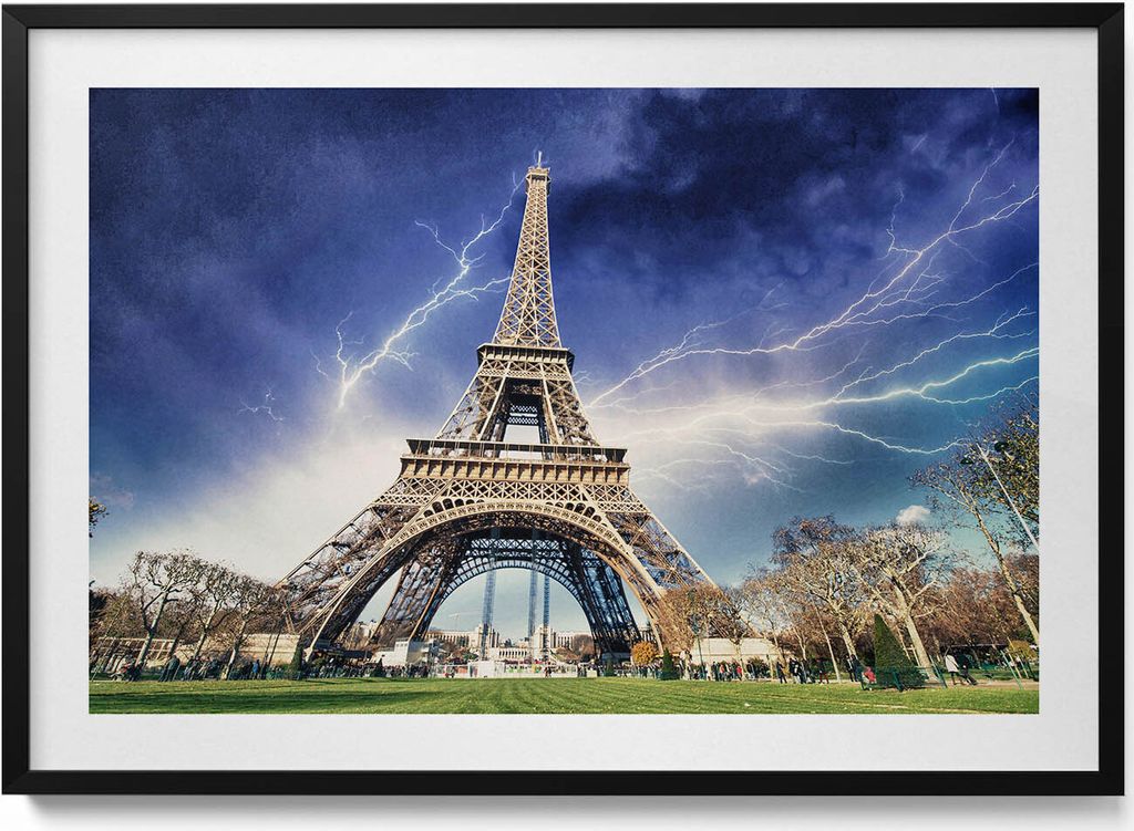 Eiffelturm, Blitze und Gewitter– Wandbild mit Rahmen – Produktbild 