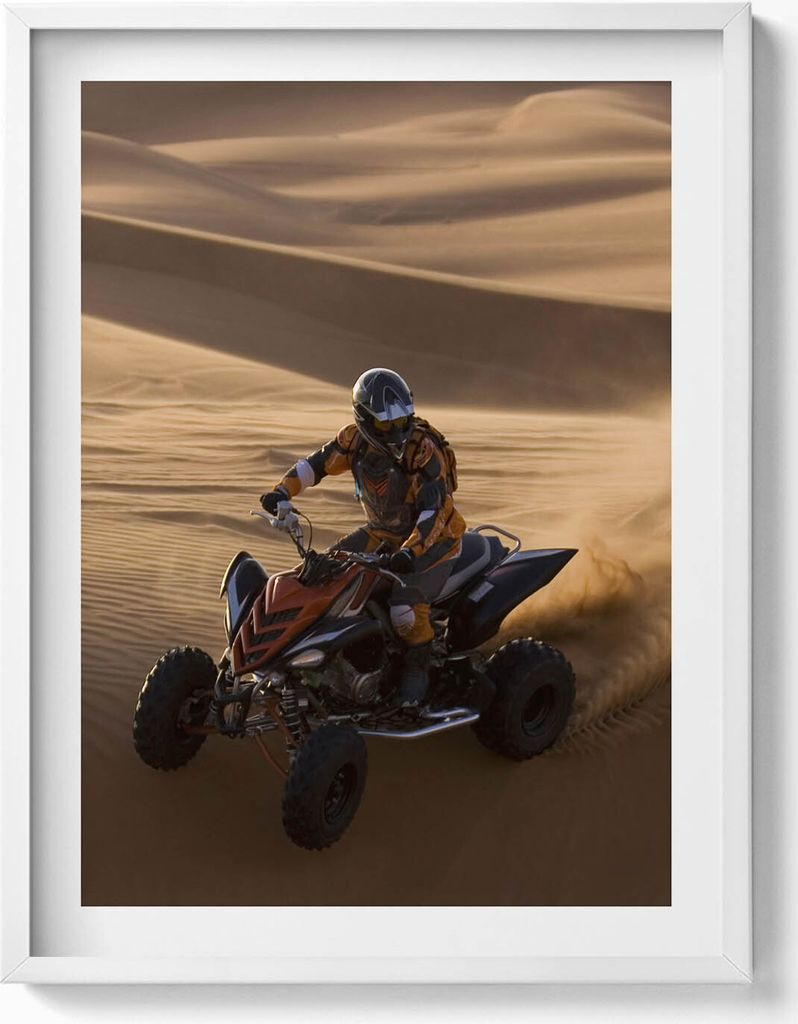 ATV-Fahrt in der Wüste– Wandbild mit Rahmen – Gerahmtes Bild – Wanddekoration – 60x80 cm – Weiß Rahmen