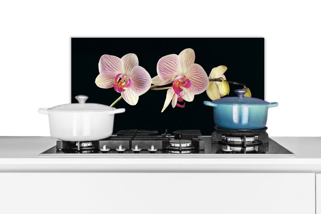 KitchenYeah Spritzschutz Küche - Küchenrückwand - Wandschutz für Herd und Spüle - Orchidee - Blumen - Schwarz - Rosa - Knöpfe 60x30 - Alu-...