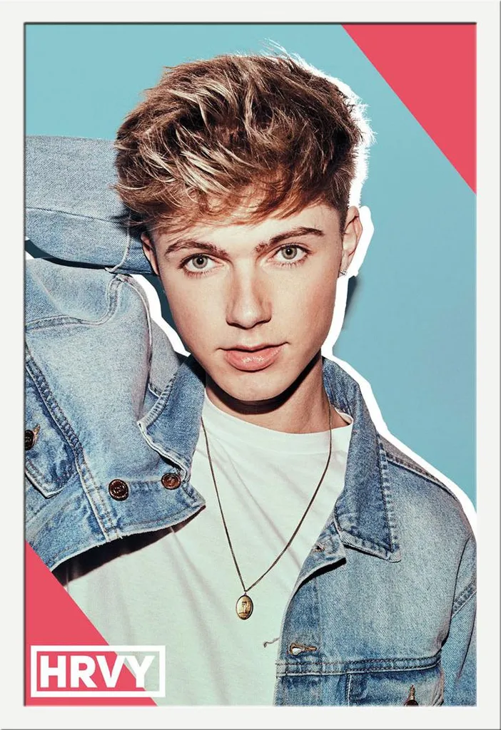 Poster HRVY Pin Up + Cornice Shinsuke Bianca MDF - Arredo Camera