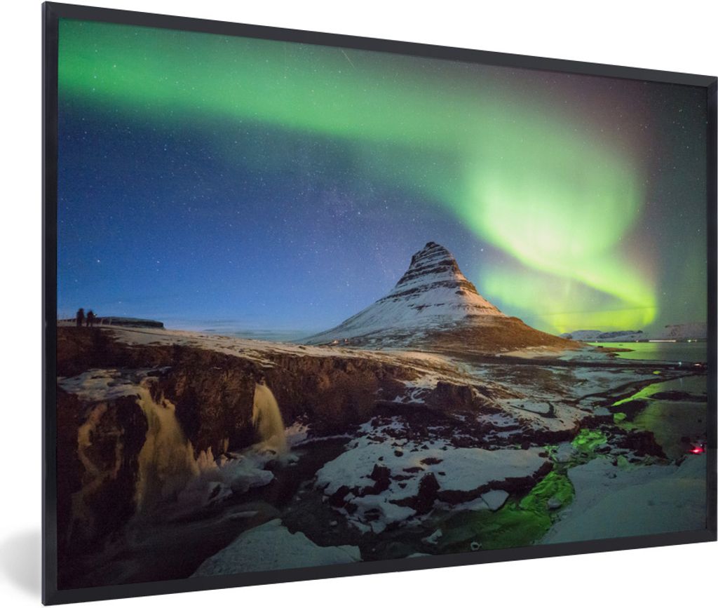 MuchoWow Gerahmtes Poster Polarlicht über dem Berg Kirkjufell bei Snaefellsnes in Europa 30x20 cm - Poster mit Schwarzem Bilderrahmen Wandposter...