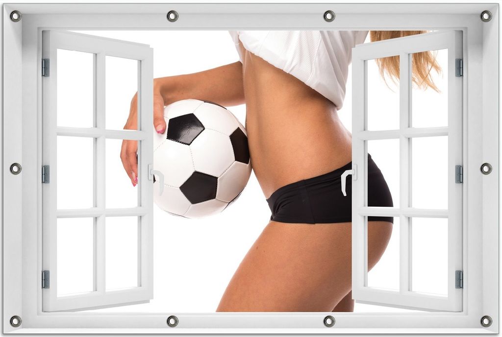 Wallario Outdoor-Poster für Garten oder Balkon 80 x 120 cm: Fußball - sexy Frau mit einem Fußball