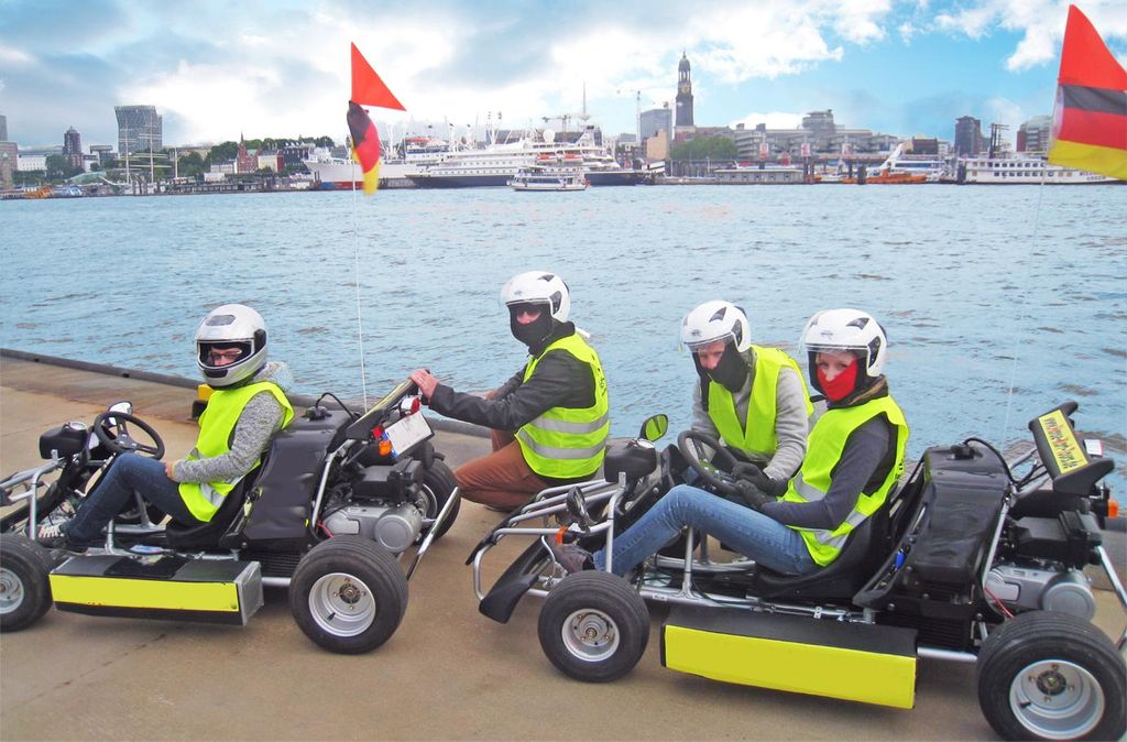Jochen Schweizer City- & Überland-Kart-Tour Hamburg; Erlebnis verschenken oder selbst erleben; Gutschein gültig für 1 Person Gruppengröße zwis...