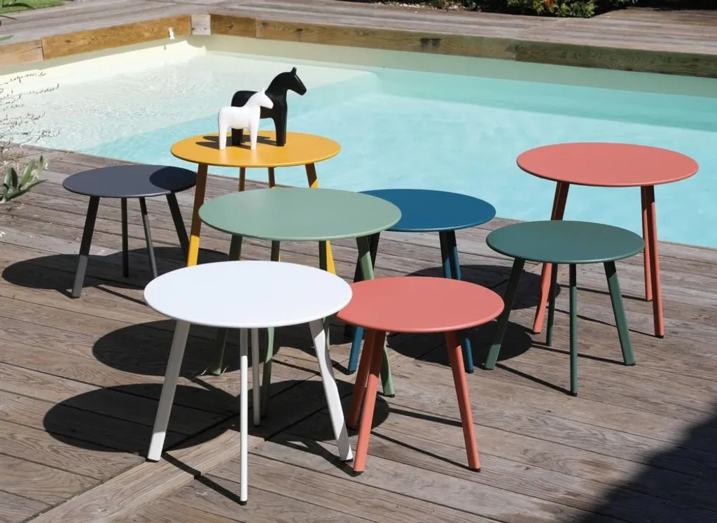 Table basse de jardin Massaï ø 45 cm en acier époxy blanc - Design pur
