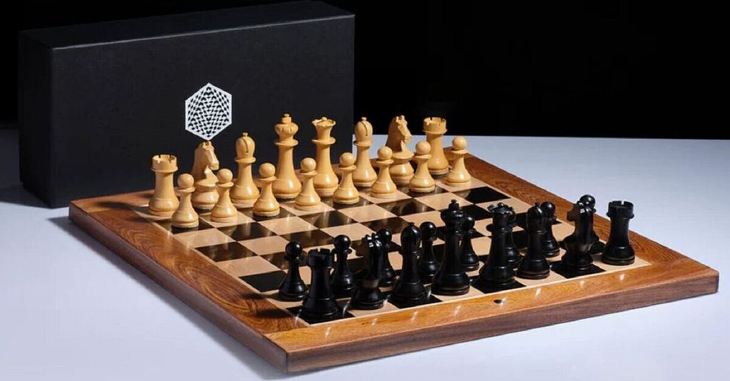 Casa Padrino Luxus Schach Set 50 x 50 cm - Holz Schachspiel - Schachbrett mit Schachfiguren