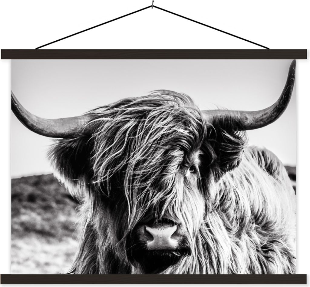 MuchoWow Textilposter Kuh - Schottisches Hochlandrind - Schwarz - Weiß - Tier - Natur - Wildtiere 120x90 cm mit schwarzem Rahmen - Aufhänger f...
