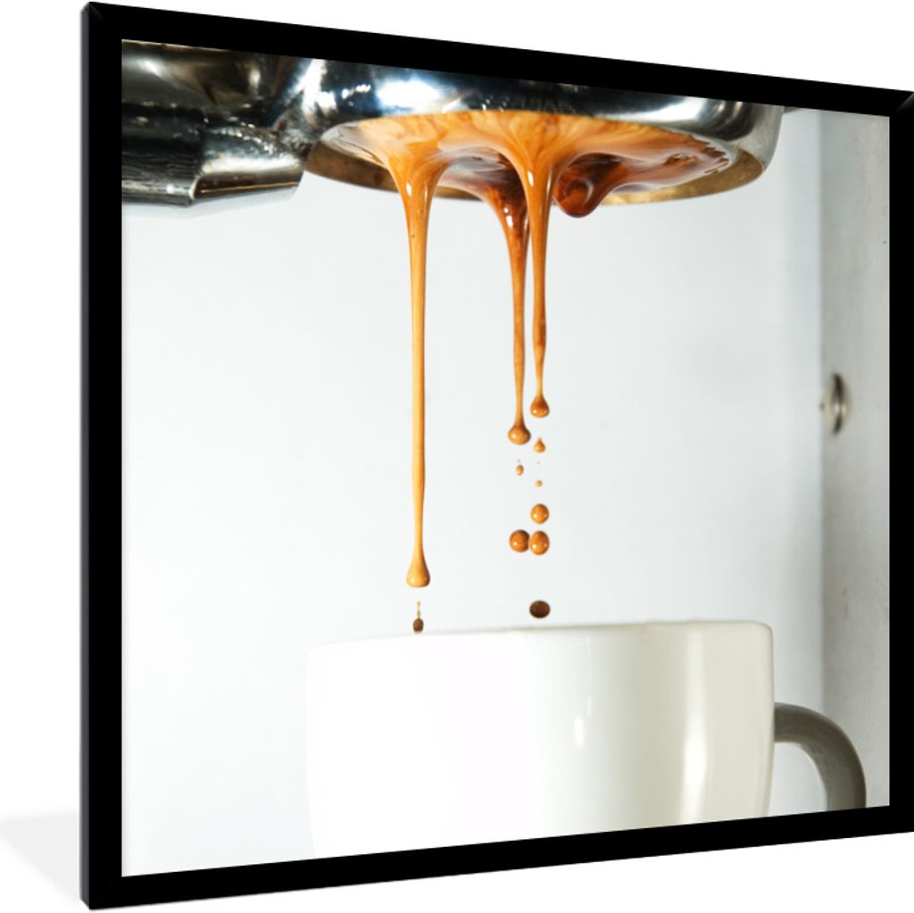 MuchoWow Gerahmtes Poster Der Kaffee fließt aus der Kaffeemaschine in die Kaffeetasse 40x40 cm - Poster mit Schwarzem Bilderrahmen Wandposter Ra...