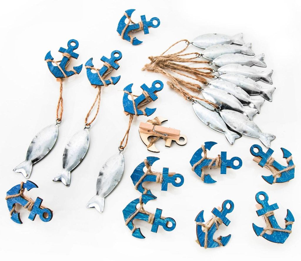 24 Teile Set maritime Deko: 12 blaue Holz Anker Deko Klammern + 12 silber farbene Blech Fisch Anhänger mit Schnur: Tischdeko Kommunion Hochzeit Pa...