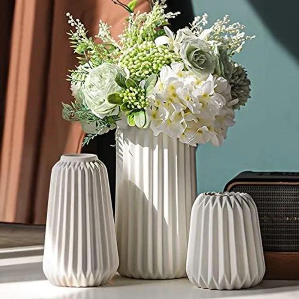 Duo de vases plissés en céramique blanche pour bouquet et décoration