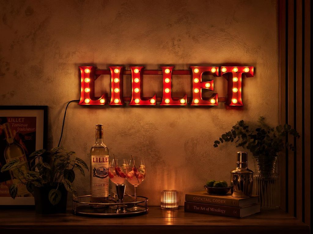 LILLET LED Leuchtschild Retro Rot - Beleuchtete Bar Deko mit Warmweißen LEDs | Vintage Schriftzug Lampe für Bar, Party & Zuhause 79,5 x 13 x 22 cm