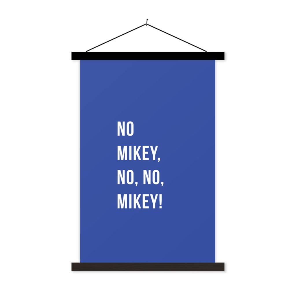 MuchoWow Textilposter Zitate - Nein Mikey, nein, nein, Mikey! - Blau 60x90 cm mit schwarzem Rahmen - Poster Wohnzimmer