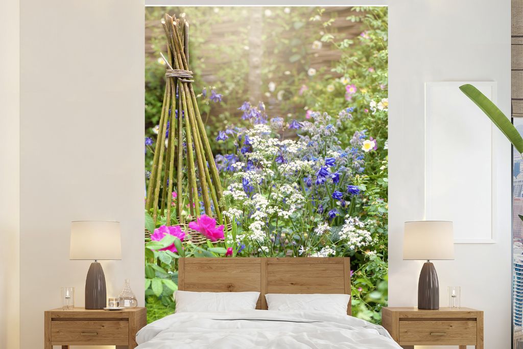 MuchoWow Fototapete für Wohnzimmer oder Schlafzimmer Wandtapete Vinyl Motivtapete Garten mit blauen Akeleien - 180x280 cm - Wallpaper