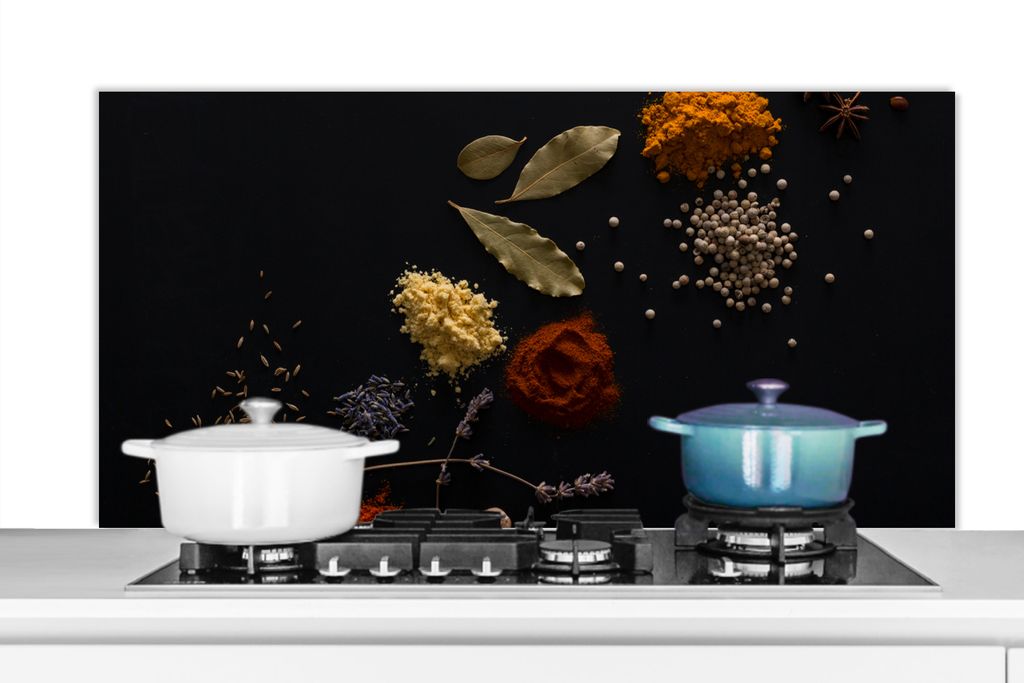 KitchenYeah Spritzschutz Küche - Küchenrückwand - Wandschutz für Herd und Spüle - Gewürze - Kräuter - Nüsse - Lavendel - Schwarz 120x60 -...