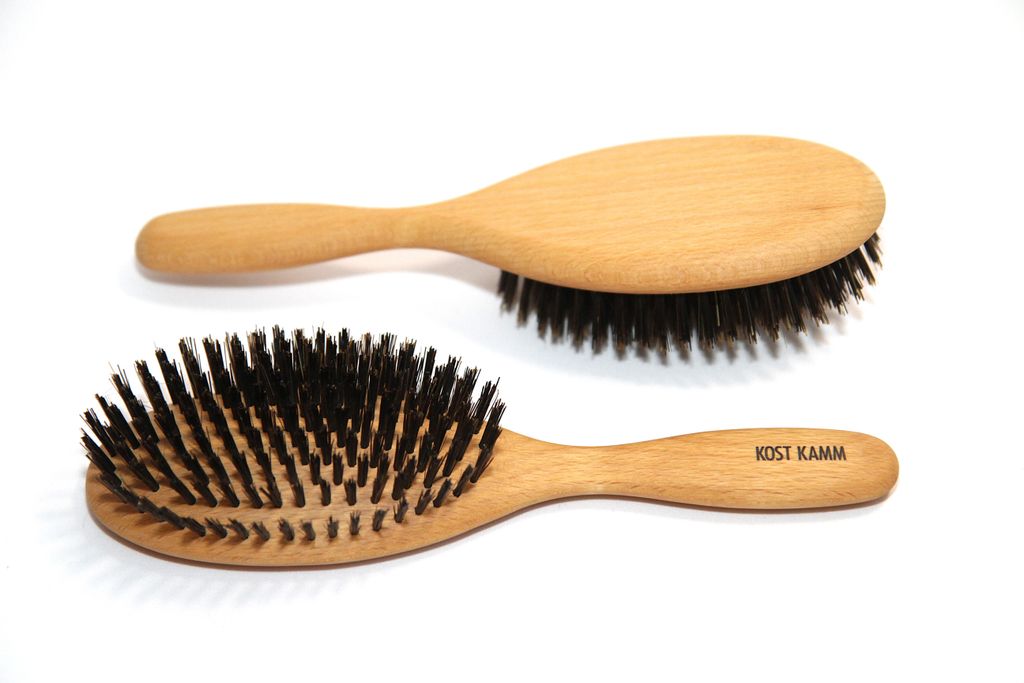 Profi-Haarbürste - Naturborsten für kräftiges und glänzendes Haar - Kopfhautmassage - Buche - 10-reihig - 22 cm - KostKamm