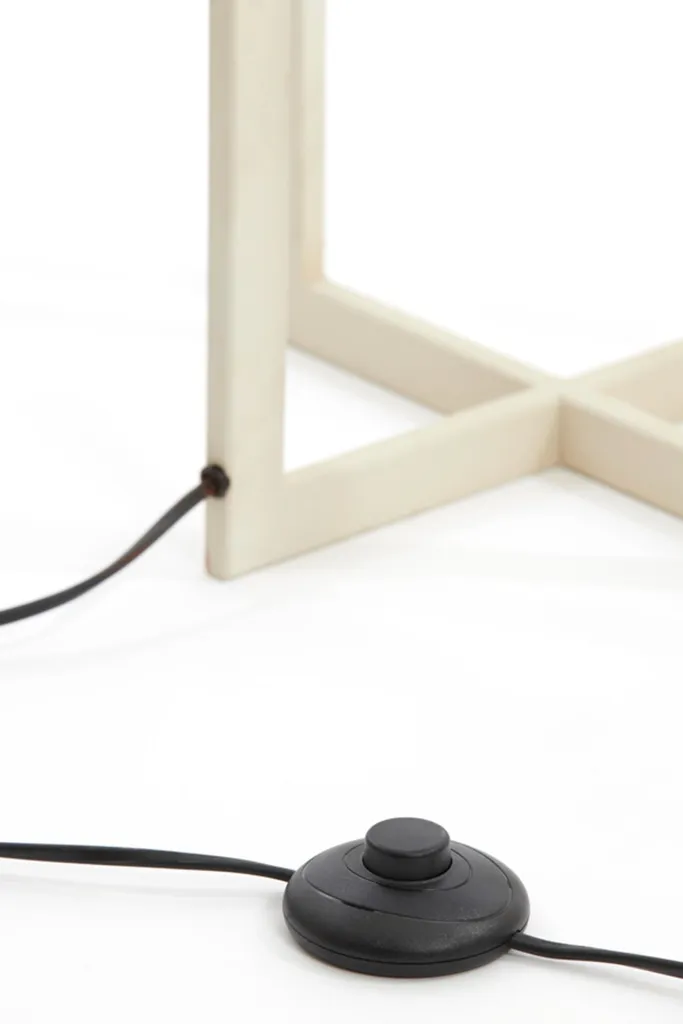 Lampadaire Mace beige métal E27 : la solution pour un salon sombre - 2
