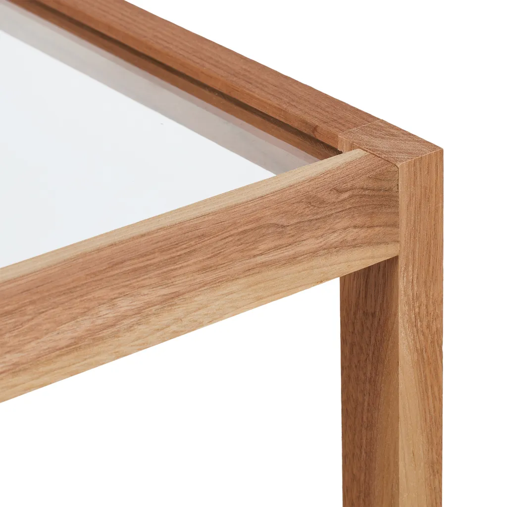 Petite table d'appoint stable en noyer pour optimiser vos petits espaces