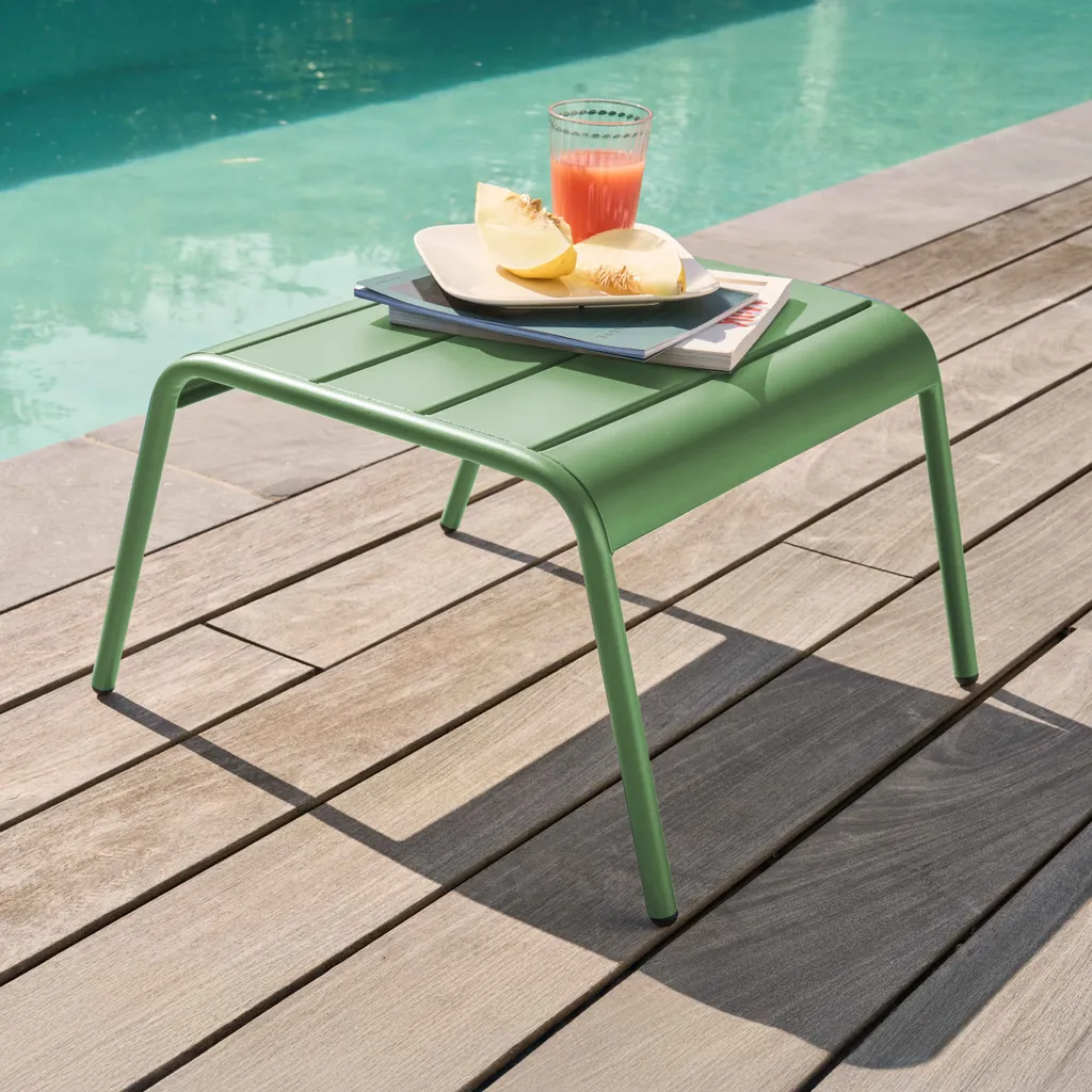 Repose-pied extérieur design en acier vert cactus Palavas par Oviala - 2