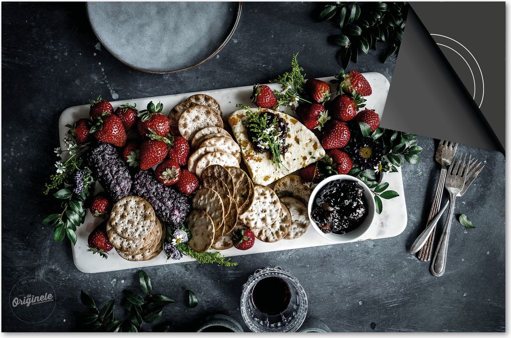 Induktionsschutz 65x52 - abdeckplatte Induktion matt- Dietrix Kochfeldschutz- Exklusive - Food - Toast Erdbeere Plank auf Schwarz