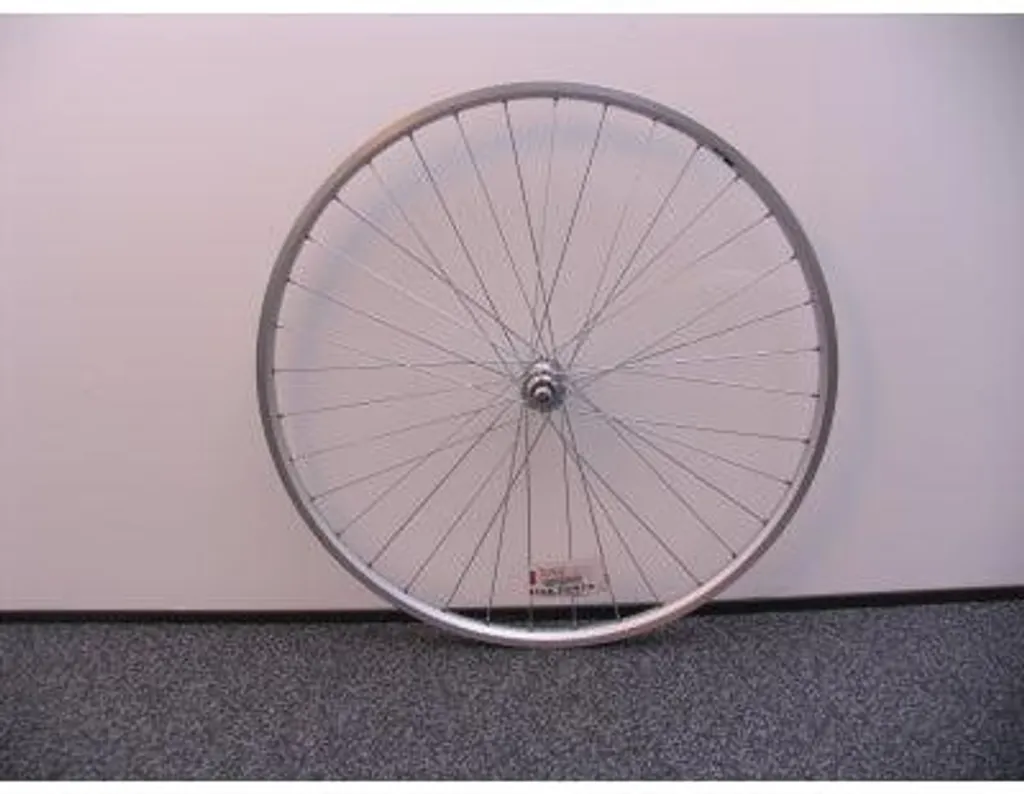 Roue de vélo avant 28 pouces avec jante alu ZAC19 et moyeu argent