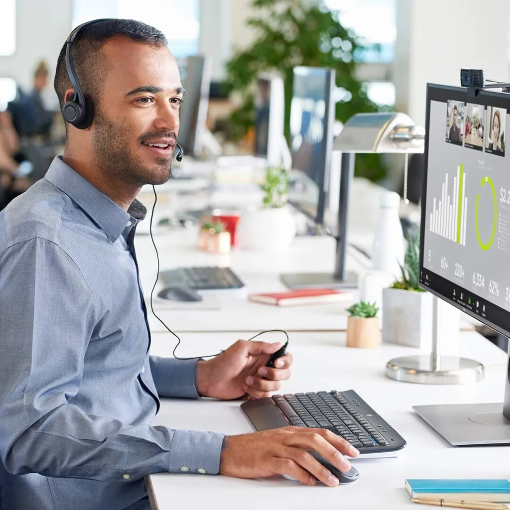 Logitech C920 HD Pro Webcam : Fini les Images Floues en Visioconférence - 29