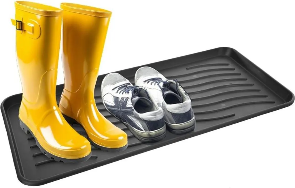 Rangement chaussures noir en plastique pour garder un sol propre net