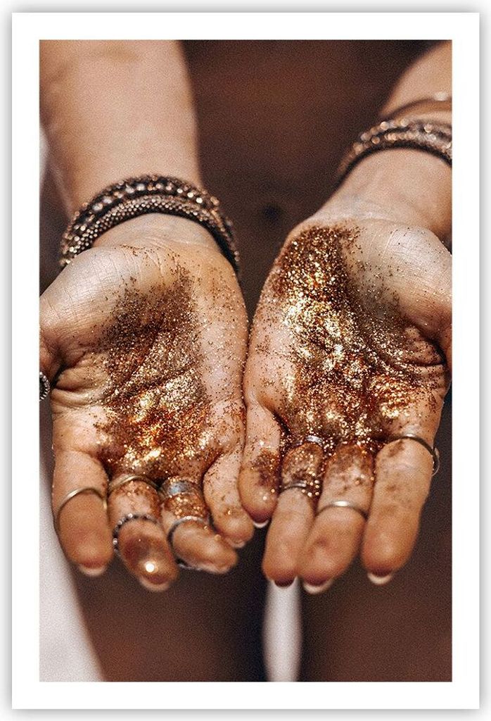 Poster - Poster ohne Rahmen - Hände Strand Gold - 61x91,5 cm - Wand Bild - Wanddeko - Wandbilder - Kunstposter - Wandposter - Bilder - Kunstdruck ...