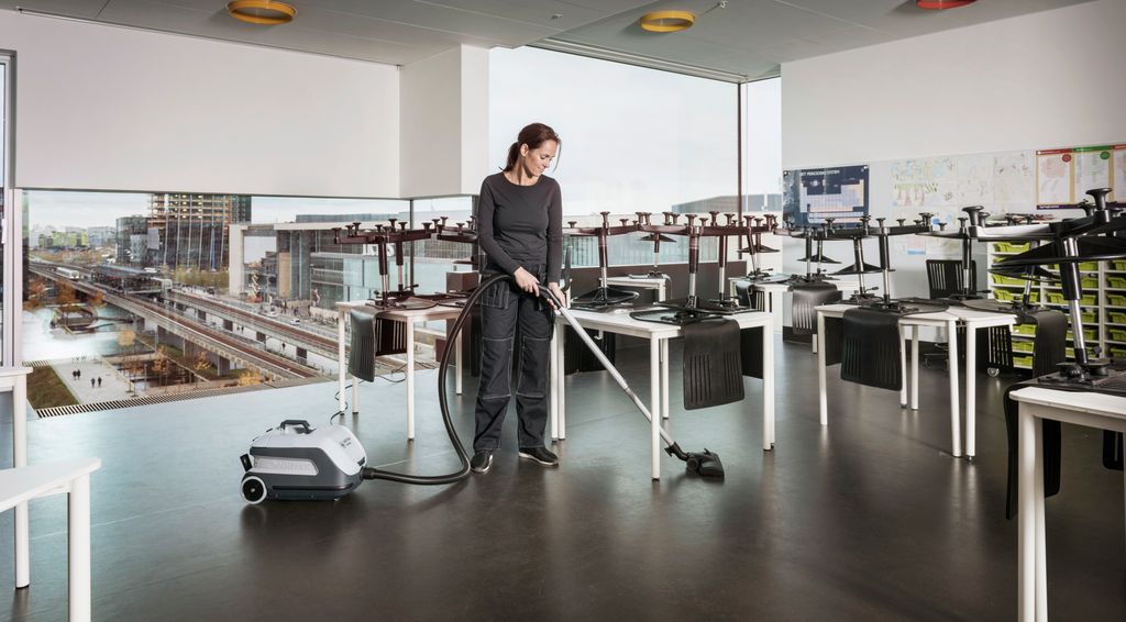 Aspirateur Professionnel Nilfisk VP600 HEPA - 730 W, 10 M Câble, Filtre H13 - Pour Bureaux, Hôtels, Restaurants