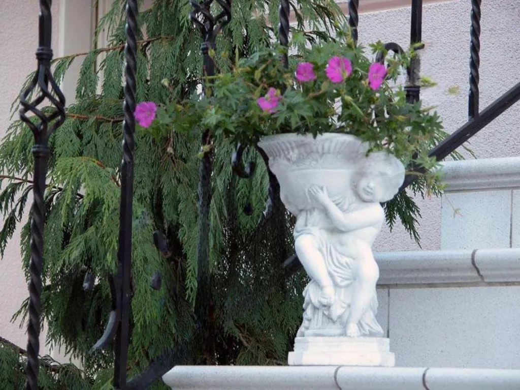 Pot de fleurs résistant 409 - Finis les vases fragiles avec ce tonneau