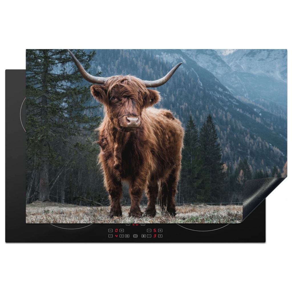 KitchenYeah Herdabdeckplatte Schottische Highlander - Berg - Landschaft - Bäume - Kuh - Natur , 78x52cm, Küche Deko, Glaskeramikkochfeld Herdab...