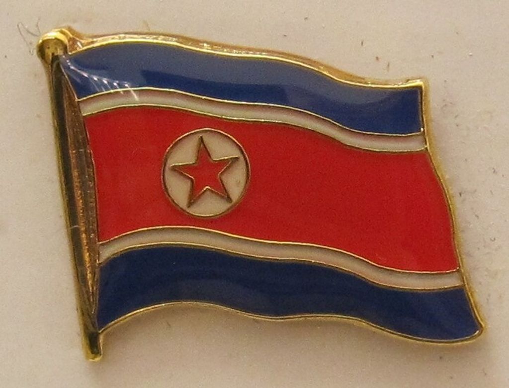 Nord Korea Nordkorea Pin Anstecker Flagge Fahne Produktbild 