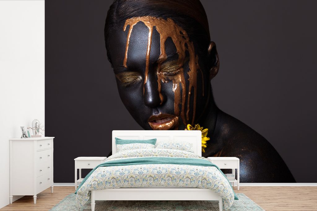 MuchoWow Fototapete für Wohnzimmer oder Schlafzimmer Wandtapete Vinyl Motivtapete Frau - Gold - Schwarz - Blume - 420x280 cm - Zimmer für Kinder