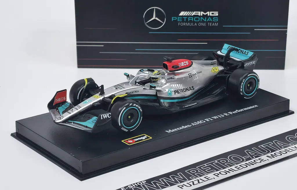 Mercedes F1 W13E Hamilton 2022 Bburago 1:43 en Métal haute fidélité