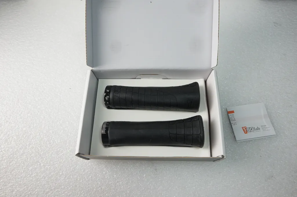 Poignée VTT SQLAB 711 2.0 Tech & Trail Noir - Grip Haute Précision