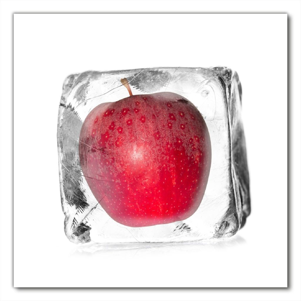 Wallario selbstklebende Möbelfolie/ Tischdecke für Innen und Außen, Größe: 60 x 60 cm - Roter Apfel in Eiswürfel - Eiskaltes Obst