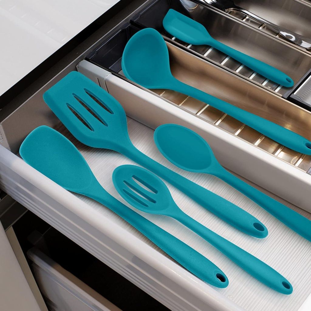 Vollständiges Küchenhelfer-Set mit 8 Teilen aus hitzebeständigem Silikon in Blau