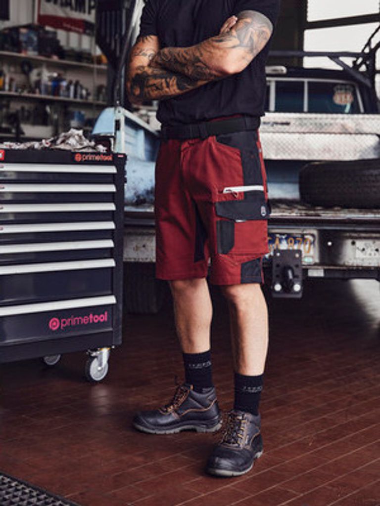 Arbeitsshorts braun Gr. 54 mit praktischen Bein- und Gesäßtaschen, reflektierend